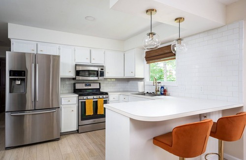 Wyoming House | 10 minutes from GR. High end retro retreat with hot tub, bar, and board games.