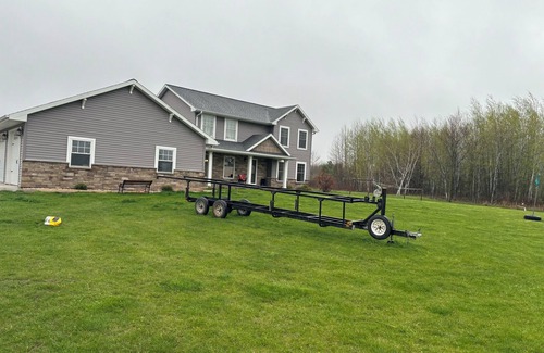 Oneida House | 10 minutes from Lambeau field! Sleeps 10. Cozi country living yet close to GB!