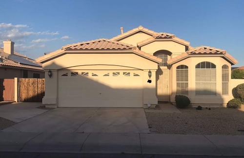Avondale House | 10 minutes from Spring Training. NFL Stadium.NASCAR