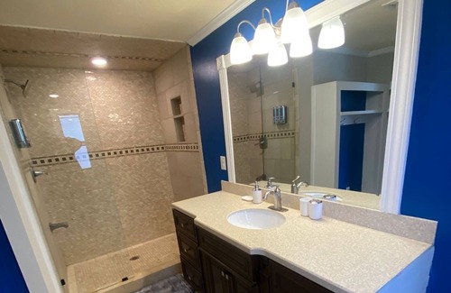 Mobile House | 10 minutes from the downtown home of the madigras safe place , shopping center