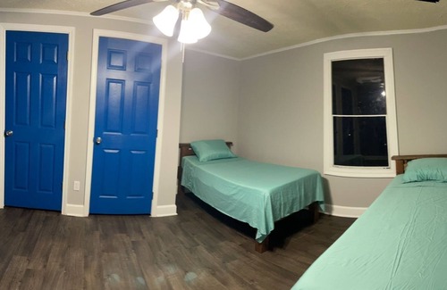 Mobile House | 10 minutes from the downtown home of the madigras safe place , shopping center