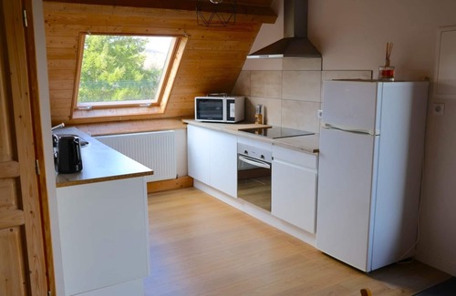 Pontgibaud Cottage | 10 minutes from Vulcania, nature gite with terrace overlooking valley