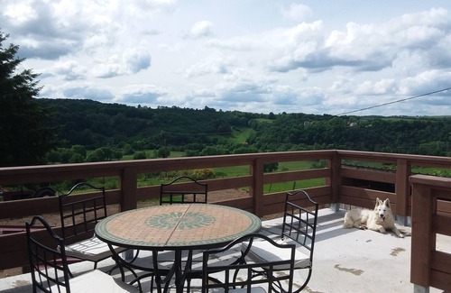 Pontgibaud Cottage | 10 minutes from Vulcania, nature gite with terrace overlooking valley