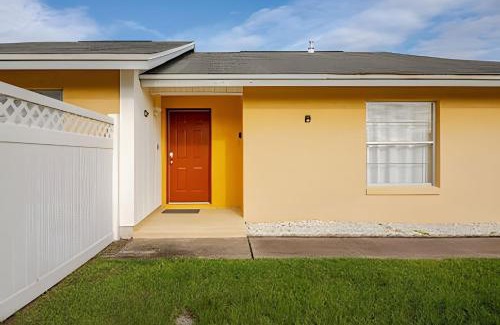 Indian Wells House | 10 Minutes to Disney Pool Home *Renovated*