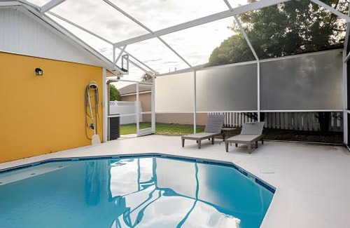 Indian Wells House | 10 Minutes to Disney Pool Home *Renovated*