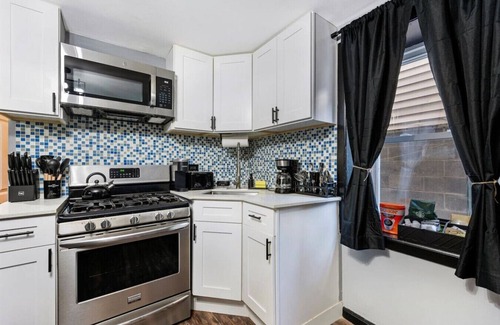 Little Village Apartment | 10 Minutes to Downtown Chicago - Sleeps 12 - King Beds - Games and Arcades