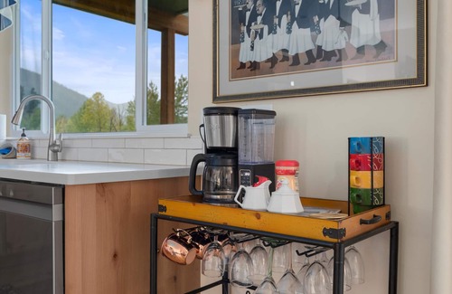 Missoula House | 10 minutes to DT! Relax & enjoy Montana's beauty—now offering mid-term rentals!