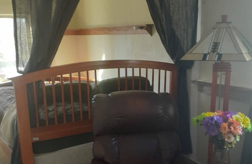 Evergreen Meadows Cabin | 10 minutes to evergreen lake and downtown evergreen and 20 minutes to red rocks!