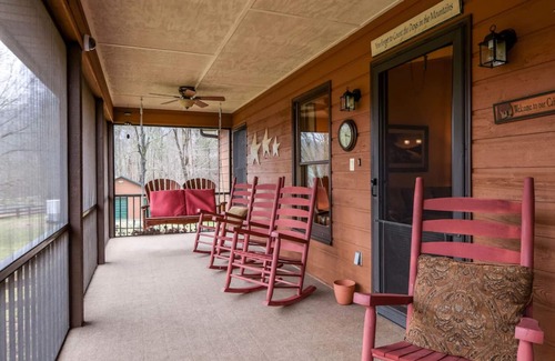 Wears Valley House | 10 minutes to GSMNP - Large fenced yard - Firepit -Hot tub -Swimming pool access