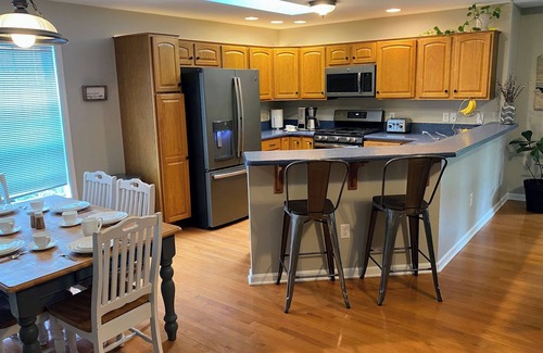 State College House | 10 minutes to PSU! Luxury Linens, Walk to Winery, Playground & Pickleball