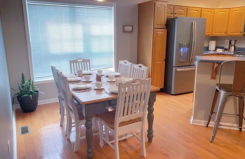 State College House | 10 minutes to PSU! Luxury Linens, Walk to Winery, Playground & Pickleball