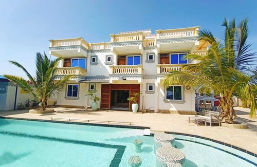 Diani Beach Villa | 10 minutes to the beach! Villa Sultanas Luxury Villa with private swimming pool