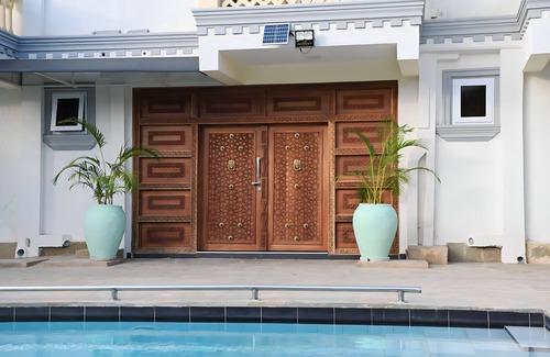 Diani Beach Villa | 10 minutes to the beach! Villa Sultanas Luxury Villa with private swimming pool