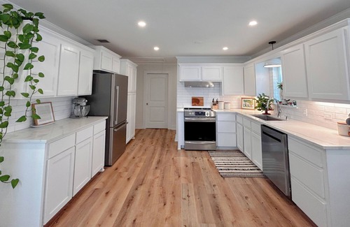 Portland House | 10 minutes to the Texas State Aquarium & Hurricane Alley Waterpark!