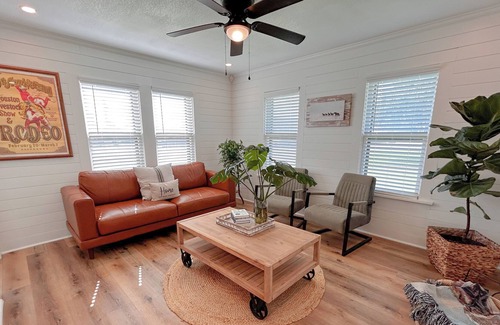 Portland House | 10 minutes to the Texas State Aquarium & Hurricane Alley Waterpark!