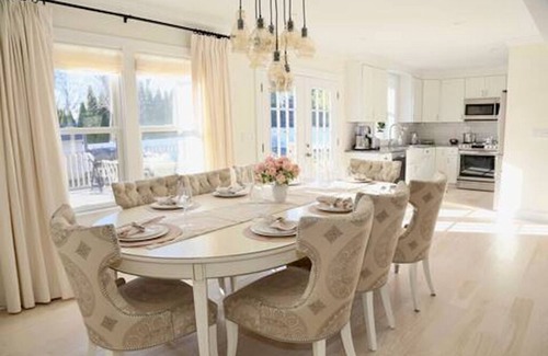 Riverhead House | 10 minutes to the theme Beach! Family-sized house with a back deck.