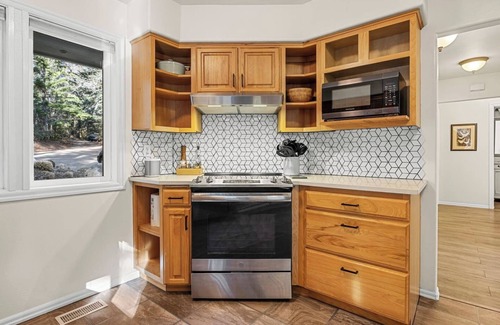 Underwood House | 10 minutes to town with scenic views