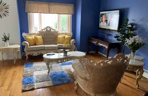 Bedford-Stuyvesant Apartment | 10 Minutes walk to the Subway/Brightly lit Oasis in Brooklyn