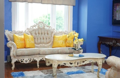 Bedford-Stuyvesant Apartment | 10 Minutes walk to the Subway/Brightly lit Oasis in Brooklyn