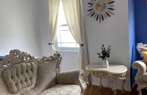 Bedford-Stuyvesant Apartment | 10 Minutes walk to the Subway/Brightly lit Oasis in Brooklyn