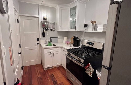 Venice House | 10 minutes walking to world famous Venice Beach and many wonderful restaurants