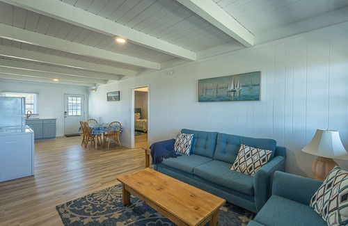East End House | 10% off Oct and Nov! Beachfront, 2bed/1bath, ground level, screened in porch.