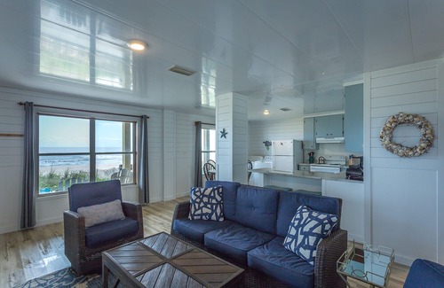 St. George Island Apartment | 10% off remaining fall weeks! Beach front, 1 bed/1 bath ground level.