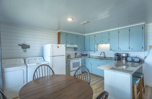 St. George Island Apartment | 10% off remaining fall weeks! Beach front, 1 bed/1 bath ground level.