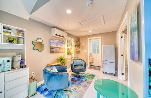 East Sandwich House | 10 Old County Way - Secluded Retreat: pet-friendly, recently renovated, tranquil