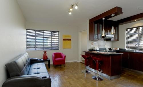 Port Elizabeth Central Hotel | 10 on Cape Self Catering Apartments