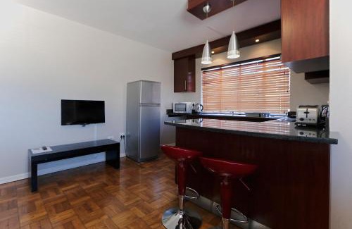 Port Elizabeth Central Hotel | 10 on Cape Self Catering Apartments