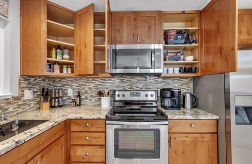 West University House | *10 Percent Off*~RenoRetreat~UNR~Events~Downtown