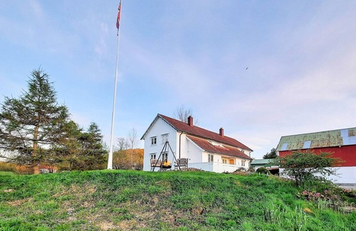 Bjugn House | 10 person holiday home in Vallersund