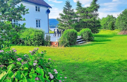 Bjugn House | 10 person holiday home in Vallersund