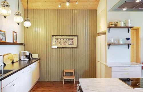 Lillykyrka House | 10 person holiday home in ENKÖPING