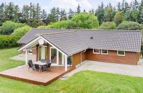 Brovst House | 10 person holiday home in Brovst