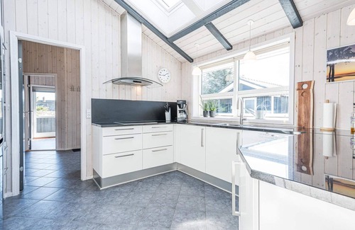 Henne Strand House | 10 person holiday home in Henne