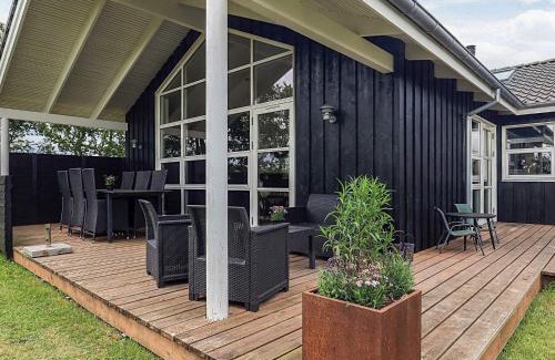 Haslevgarde House | 10 person holiday home in Hadsund