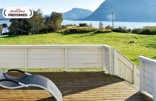 Midsund Municipality House | 10 person holiday home in MIDSUND