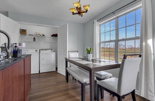 Oak Grove House | 10-Person Spacious Home for Work Groups Near I-24