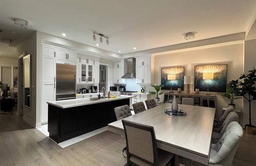 Markham House | 10 Queen Beds - Business Elite Luxury Residence Markham’s Prestigious Angus Glen