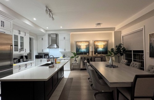 Markham House | 10 Queen Beds - Business Elite Luxury Residence Markham’s Prestigious Angus Glen