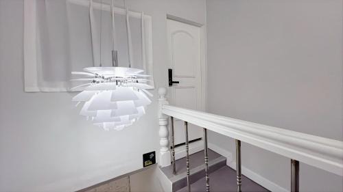 Myonmok-tong House | 10 seconds to the subway station, 15 minutes to Gangnam, 20 minutes to Jamsil, 3 bedrooms, 2 bathrooms
