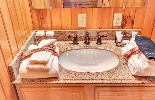 Cabins House | 10) Spruce Knob Room