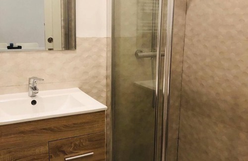 Cuatro Caminos Apartment | 10' walk to Bernabeu max 8P, 3Bedr, 1sofa, 2bath