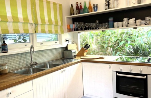 Macmasters Beach House | 10 Warri Cres, Pet Friendly
