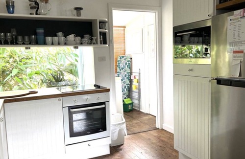 Macmasters Beach House | 10 Warri Cres, Pet Friendly