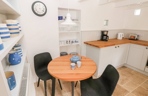 Pembroke House | 10 WESTGATE HILL, family friendly, with open fire in Pembroke
