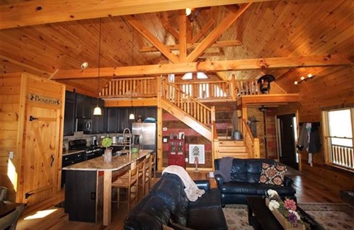 Franklin Cabin | 100 acres Nature lover’s PARADISE. hilly hiking trails & creeks. Upscale Cabin!
