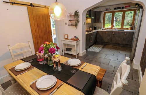 Cwm-twrch Isaf Cottage | 100 CWMPHIL ROAD, pet friendly, with a garden in Ystradgynlais